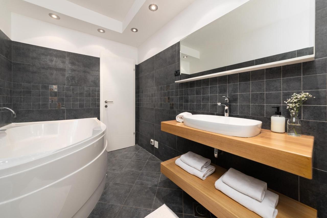 Design Apartment Bellevue Poreč Eksteriør billede